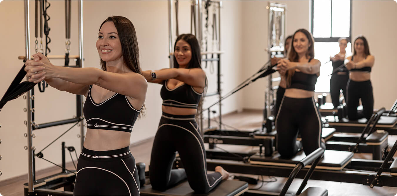 Clase de pilates reformer en el estudio Naü