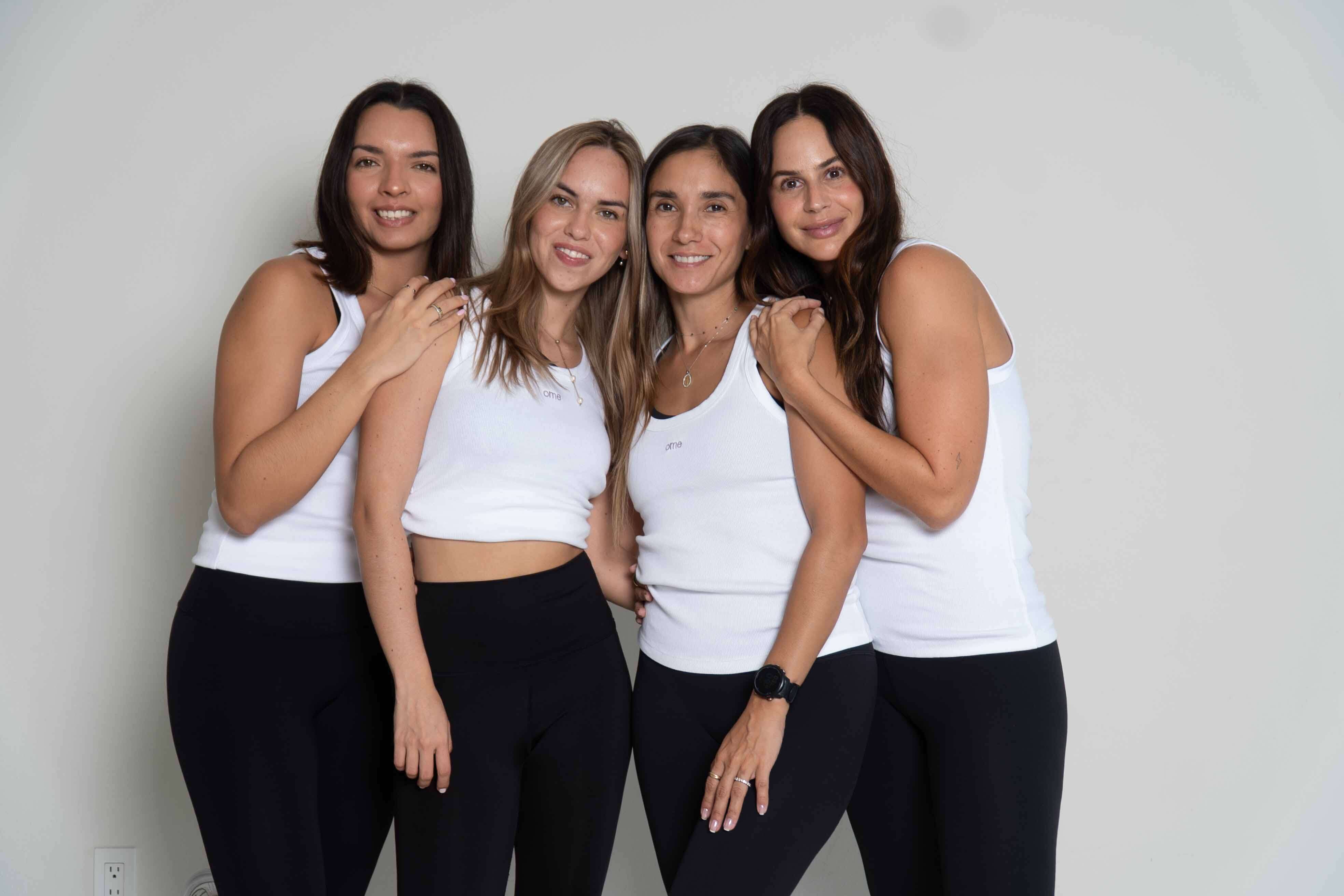 Las cuatro coaches de OME juntas, de frente